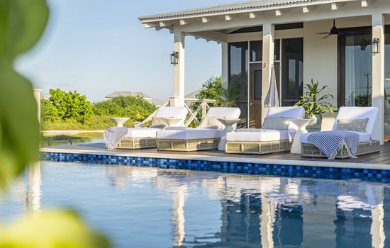Casa Agua Azul & The Pool Club at Mahogany Bay