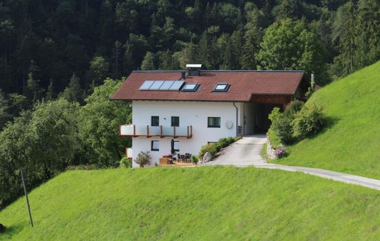 mit Blick auf die Berge