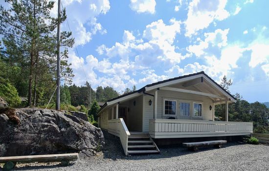 mit Blick auf das Wasser