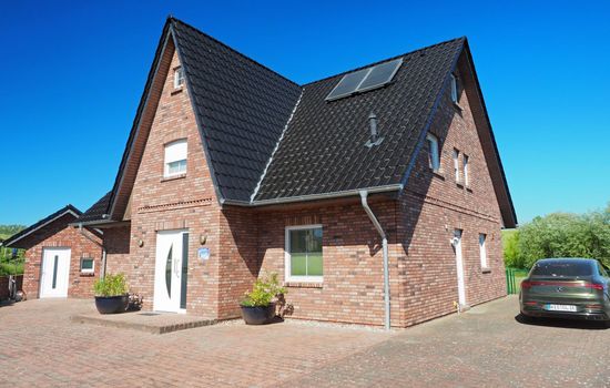 Geräumige Ferienvilla Jenny am Strand mit Pool