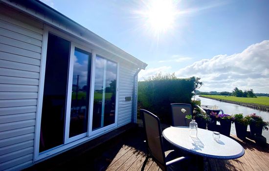 Ela mit Holzgrill, Garten und Terrasse