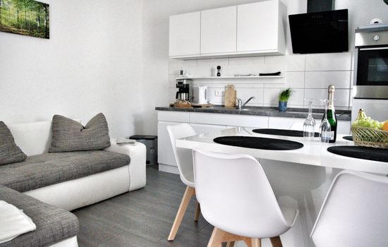 mit Garten, Grill und Terrasse