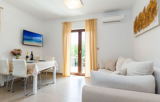 Modernes Apartment mit Balkon und Gemeinschaftsgarten am Waldrand