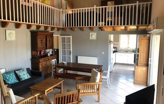 Aube-sur-la-Vallée, weitläufig mit Blick auf das Tal