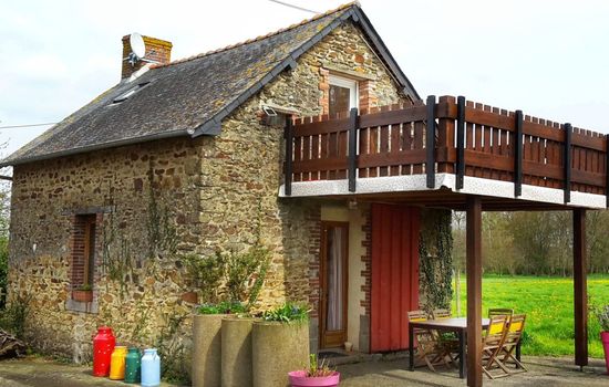 Gemütliches Steinhaus mit toller Sonnenterrasse inmitten von Feldern und Wiesen