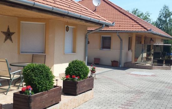 Hochwertiges Ferienhaus Steffi mit Terrasse