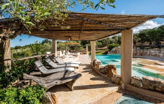 Schönes Steinhaus mit Pool und Panoramablick