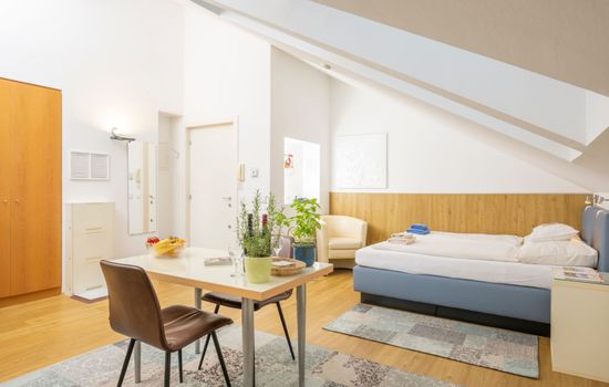 <B>Helles Ferienstudio im Dachgeschoss für Pärchenurlaub