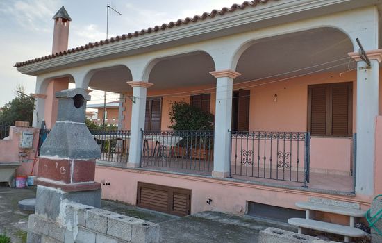 Haus in La Caletta mit privatem Parkplatz