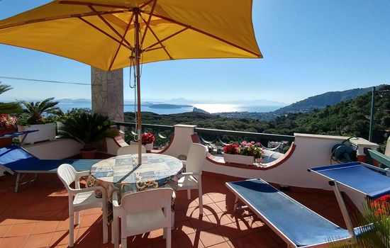 Wohnung mit großer Terrasse und Meerblick