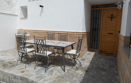 mit Garten und gemeinsamem Pool