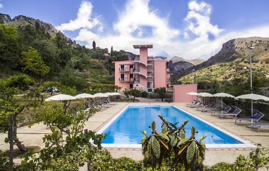 in Letojanni mit Terrasse