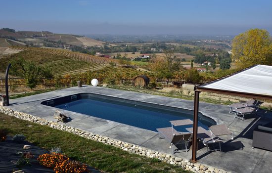 Miniloft-Siedlung mit Schwimmbad