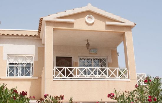 Appartement mit Dachterrasse und Balkon plus Gemeinschaftspool, in der Nähe von