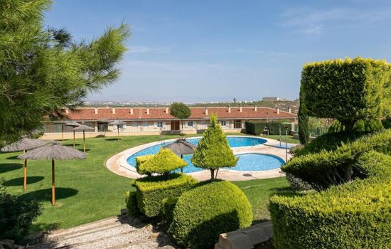 mit gemeinschaftlichem Pool