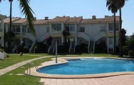 Wohnung mit Pool, Garten, Terrasse in Strandnähe