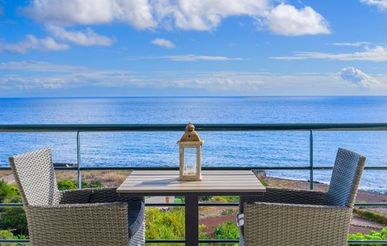 Zweitstöckiges Ferienvilla mit Terrassen, Pool, Sauna sowie herrlichem Berg- un