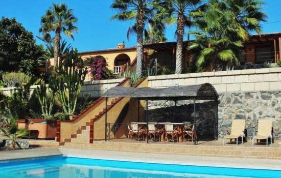 Schöne Finca Sanjuan mit Pool und Meerblick