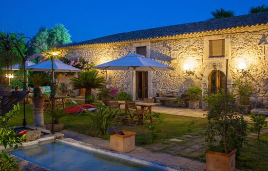 Villa dei Papiri - Mini-Doppelwohnung auf zwei Ebenen mit Küche und eigenem Gar