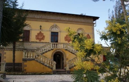 Große Wohnung mit Schwimmbad und Jacuzzi