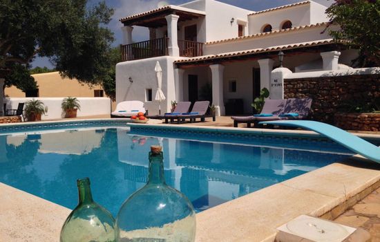 Renoviertes Ferienhaus in Sant Carles De Peralta mit Eigenem Pool