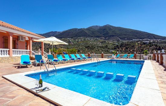 Familienhaus mit großzügigen Außenanlagen