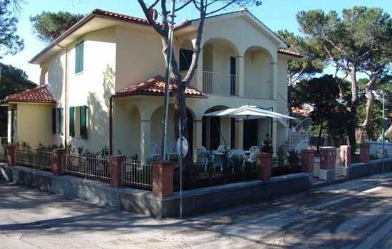 Blaue Wohnung mit Terrasse