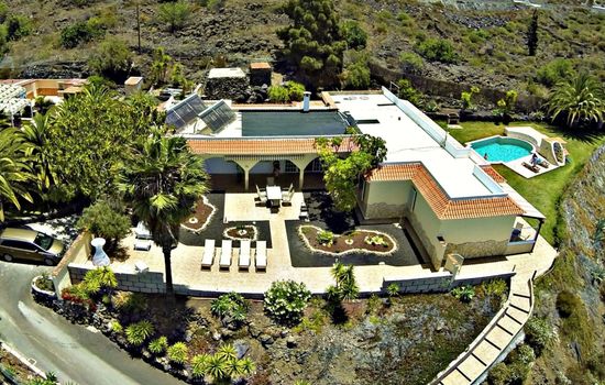 Apartment mit Terrasse, Pool und Garten