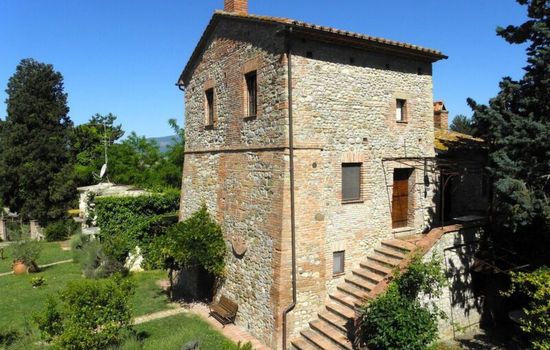 auf zwei Etagen mit eigener Laube