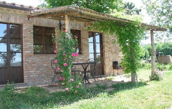 mit großer eigener Laube und Holzofen