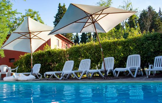 Rustikale Wohnung mit Swimmingpool in den Hügeln der Toskana