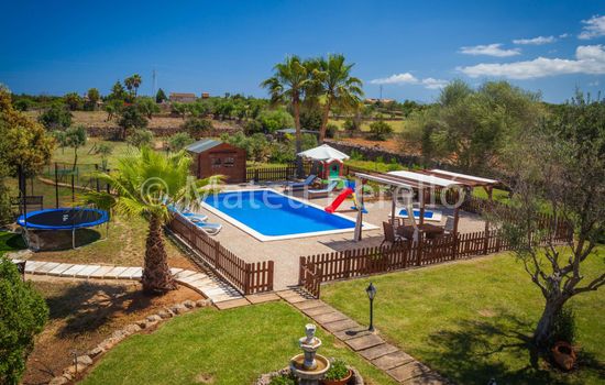 Villa mit 5 Schlafzimmern und Pool auf dem Lande