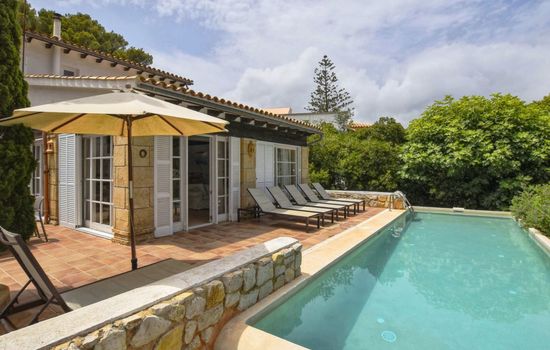 Schönes Haus mit Pool und Meerblick