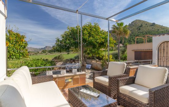 Charmantes Ferienhaus mit großer Terrasse