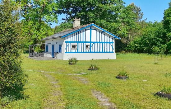 Großes Ferienhaus in Mézos mit Großer Terrasse