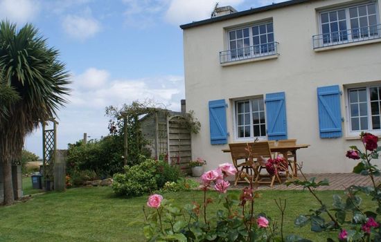 "Ty Saoson" mit Blick auf das Wasser