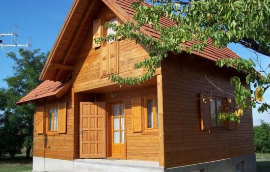 mit Garten, Terrasse und Gartenpavillon