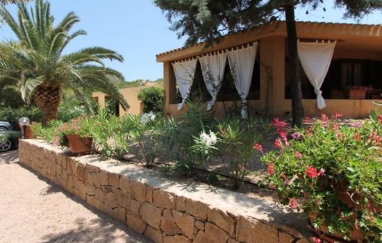 in Costa Paradiso mit Terrasse und Grill