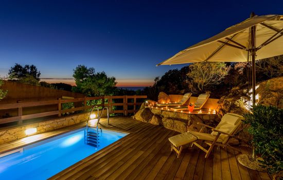 für zwei Personen mit Pool und Sonnenterrasse und wundabarem Seeblick