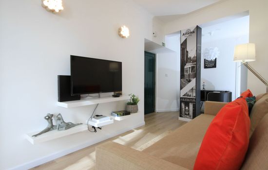 Alfama Right Point, Happiness House