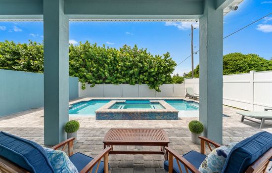 Beach Haven: Stunning 4 Bedroom Beach House