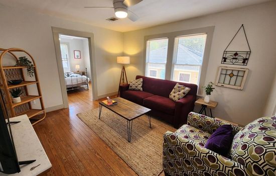 Quiet Heights Hideaway – Walk to Restaurants