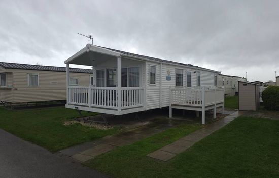 The Retreat Lighthouse - Lido Beach Prestatyn