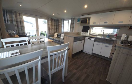 The Retreat Lighthouse - Lido Beach Prestatyn