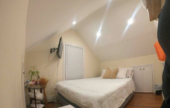 Private Queen Bedroom , TV, WiFi, 2 Deep Storage Closets, Dresser, Workspace , Shelf’s & Stool