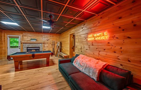 4-Bedroom Retreat with Hot Tub