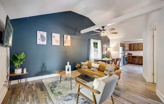 Cozy Oasis of Downtown Clarksville!