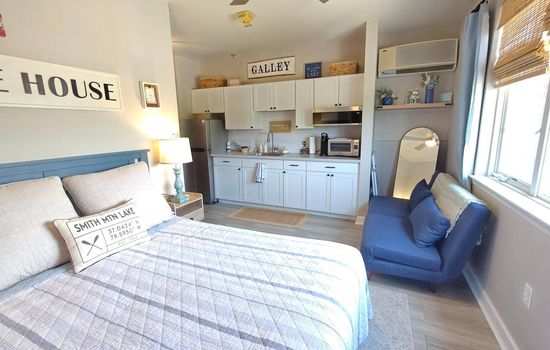 Cozy Lake House Retreat at Mariners Landing