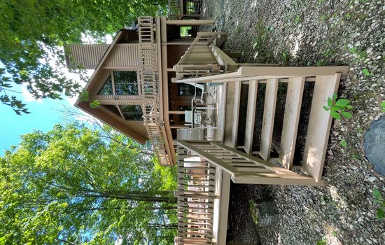 Chalet-style home with 2 decks facing Lake 