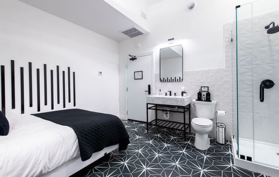 Hollyhock Suite 409: 1 bed/1 bath